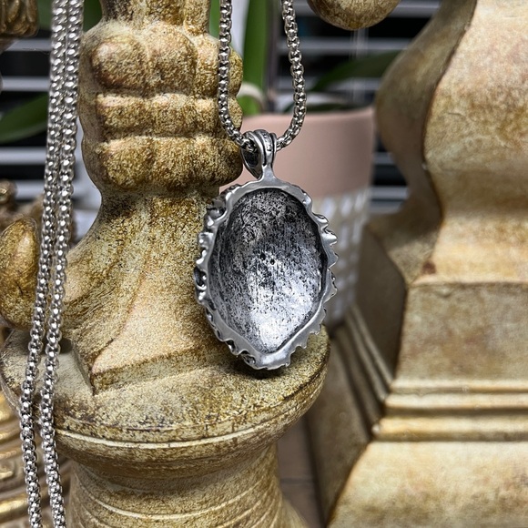 Lionhead silver tone necklace. 23.5” chain/weighted charm 2” by 1.2” NIP - Picture 4 of 7